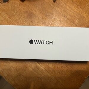 Apple Watch SE Gen 2 40mm
BNIB